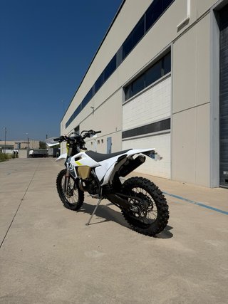 Husqvarna 300 2T 2022