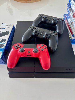 Consola PS4 + 2 Mandos + Cargador + FC24