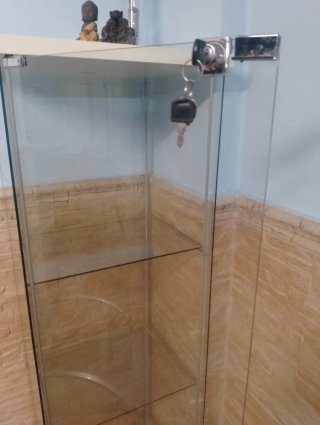Vitrina expositora cristal con cerradura
