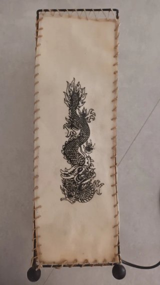 Lámpara de mesa dragón oriental
