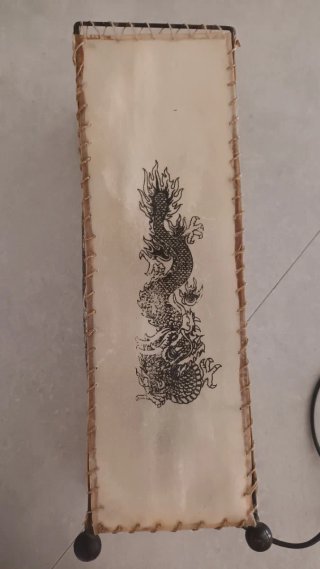 Lámpara de mesa dragón oriental