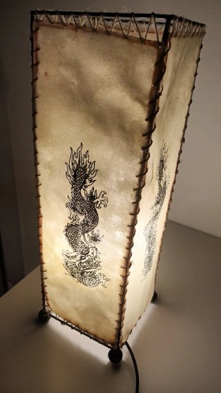 Lámpara de mesa dragón oriental