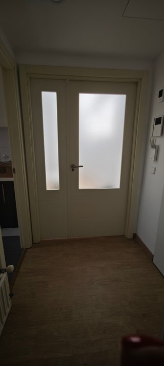 Puerta blanca moderna