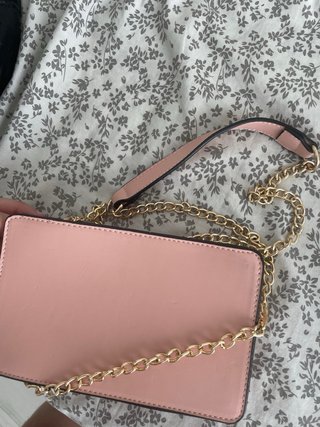 Bolso rosa con cadena dorada, usado muy poco