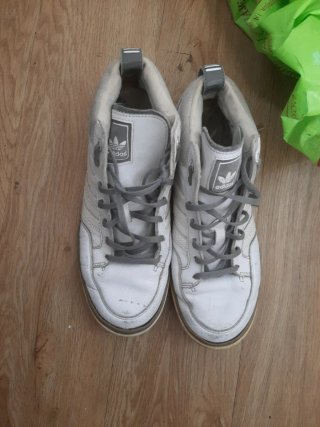 Zapatillas Adidas Blancas y Grises