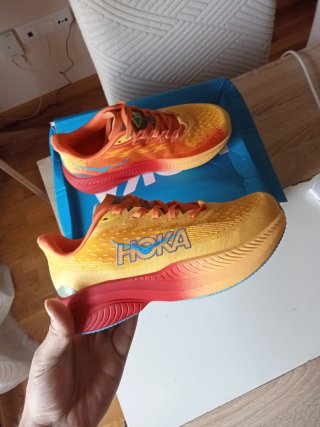 Zapatillas Hoka Running Rojas y Amarillas