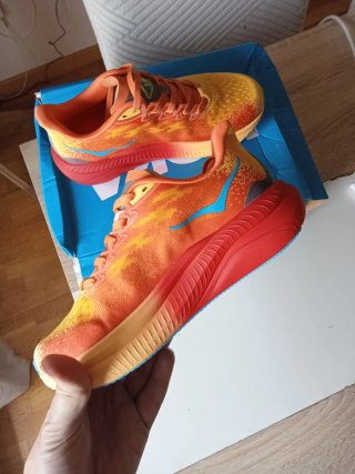 Zapatillas Hoka Running Rojas y Amarillas