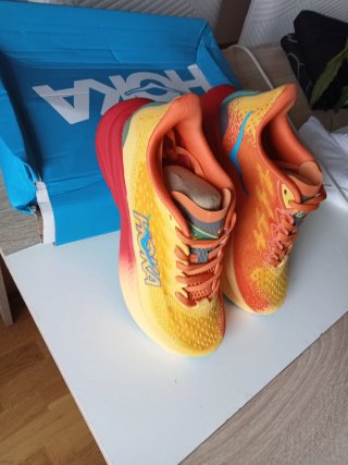 Zapatillas Hoka Running Rojas y Amarillas