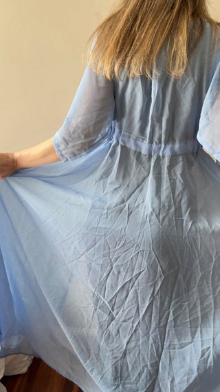 Vestido de playa azul vaporoso