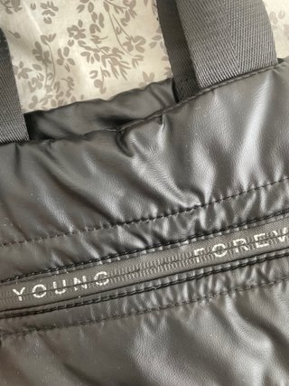 Bolso negro acolchado young forever