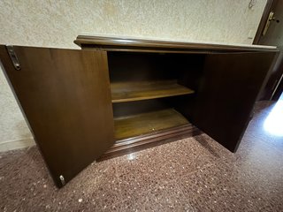 Aparador clásico madera con tapa mármol