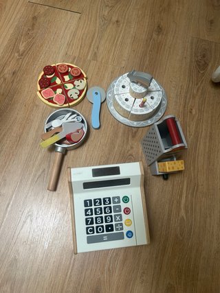 Juguetes de madera: cocina y caja registradora
