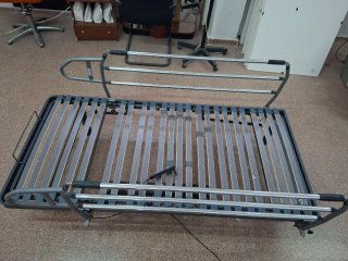 Cama clínica articulada eléctrica