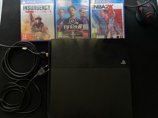 PS4 Negra + 3 juegos. PRECIO NO NEGOCIABLE