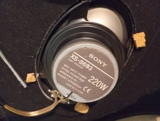 Altavoces Kenwood y Sony con Subwoofer