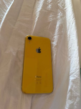 Iphone XR amarillo