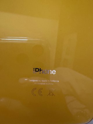 Iphone XR amarillo