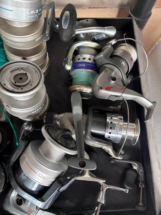 Lote material de pesca surfcasting: cañas, carrete