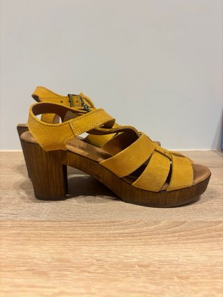Sandalias Camilas Amarillas Talla 38