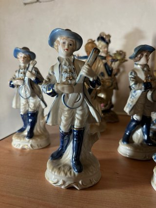 Lote de figuras de porcelana estilo antiguo