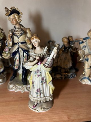 Lote de figuras de porcelana estilo antiguo