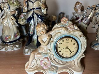 Lote de figuras de porcelana estilo antiguo