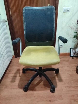 Silla de escritorio con ruedas