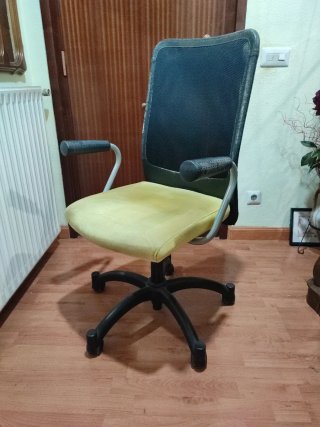 Silla de escritorio con ruedas