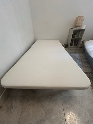 Colchón IKEA y base tapizada