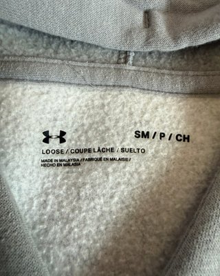 Sudadera Under Armour gris crop top