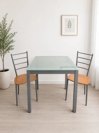 Mesa de comedor y 2 sillas