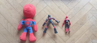 Peluche y Figuras de Spiderman y Puzzle Vengadores