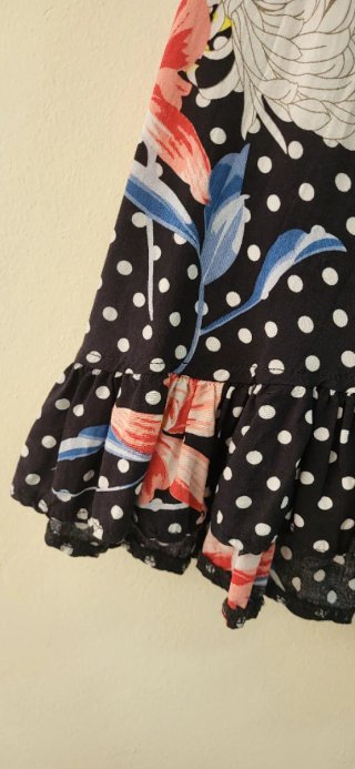 Vestido floral con lunares