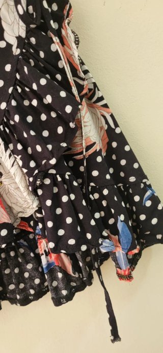 Vestido floral con lunares