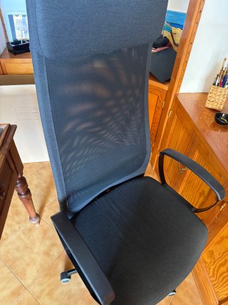 Silla de oficina ergonómica negra