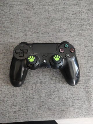 PS4 (Playstation 4) con 3 mandos