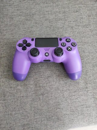 PS4 (Playstation 4) con 3 mandos