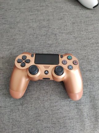 PS4 (Playstation 4) con 3 mandos