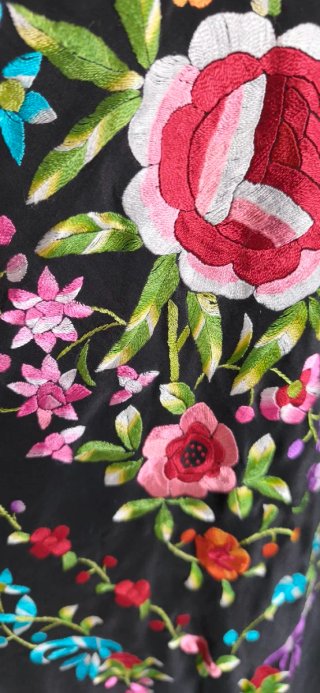 Mantón de Manila Negro Bordado Flores