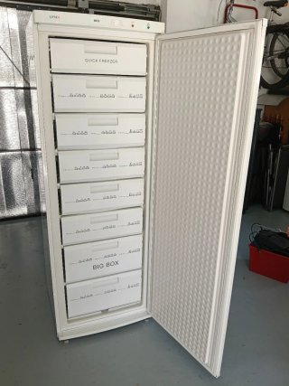Congelador vertical blanco