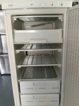 Congelador vertical blanco