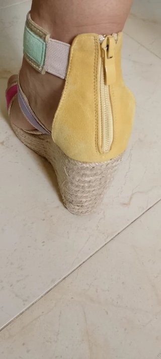 Sandalias cuña esparto multicolor.Equivale a un 37