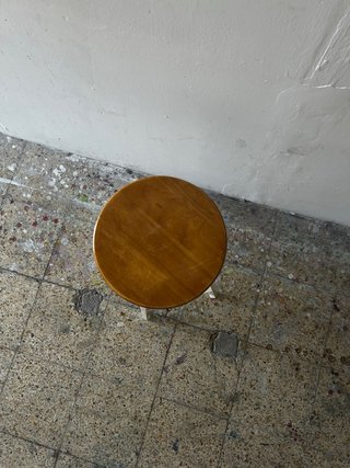 Taburete alto madera y hierro, ajustable.