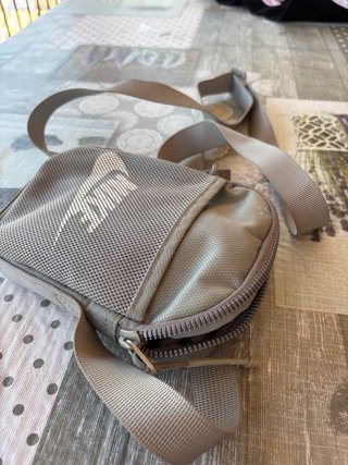 Bolso bandolera Nike gris