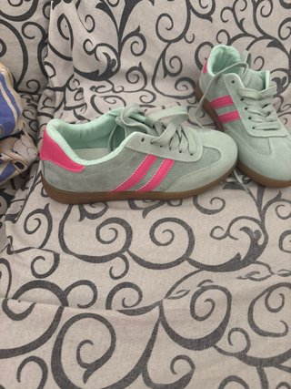 Zapatillas deportivas verdes y rosas Samba