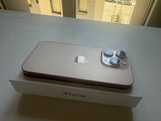 iPhone 16 Pro Dorado