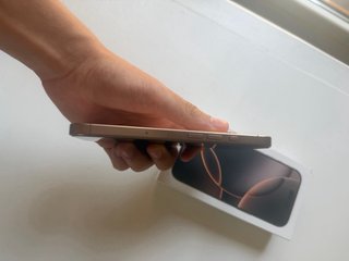 iPhone 16 Pro Dorado