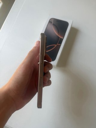 iPhone 16 Pro Dorado