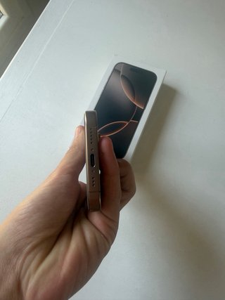 iPhone 16 Pro Dorado