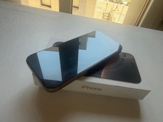 iPhone 16 Pro Dorado